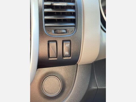 Renault Trafic 1.6 dCi 27 Sport Nav SWB Standard Roof Euro 6 5dr 33