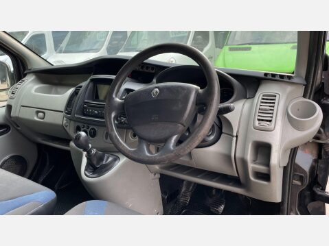 Renault Trafic 2.5 dCi SL27 Sport L1 H1 4dr (Phase 3) 24