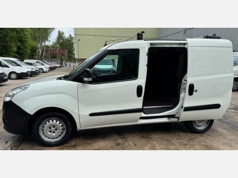 Vauxhall Combo 1.3 CDTi 2000 ecoFLEX 16v FWD L1 H1 3dr 23