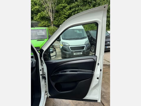 Vauxhall Combo 1.3 CDTi 2000 ecoFLEX 16v FWD L1 H1 3dr 28