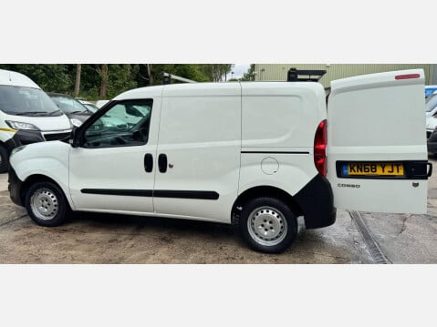 Vauxhall Combo 1.3 CDTi 2000 ecoFLEX 16v FWD L1 H1 3dr 21