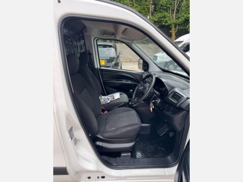Vauxhall Combo 1.3 CDTi 2000 ecoFLEX 16v FWD L1 H1 3dr 29