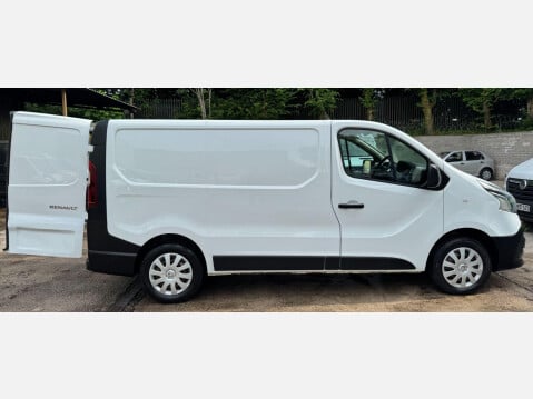 Renault Trafic 1.6 dCi 27 Business SWB Standard Roof Euro 6 5dr 8