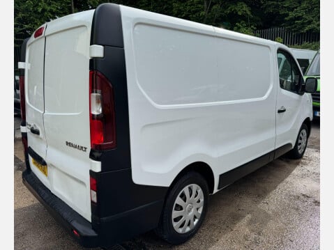 Renault Trafic 1.6 dCi 27 Business SWB Standard Roof Euro 6 5dr 11