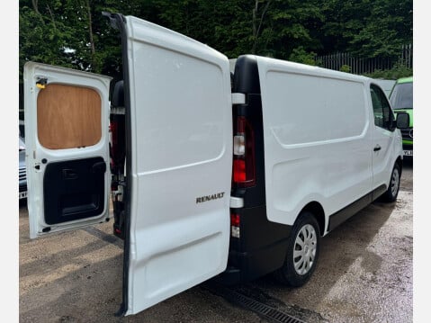 Renault Trafic 1.6 dCi 27 Business SWB Standard Roof Euro 6 5dr 12