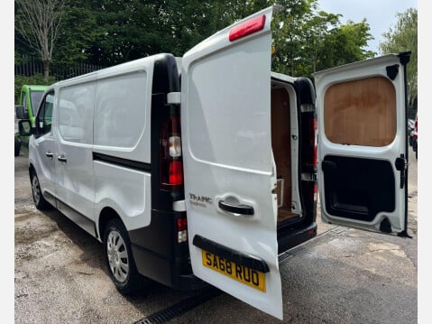 Renault Trafic 1.6 dCi 27 Business SWB Standard Roof Euro 6 5dr 15