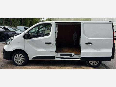 Renault Trafic 1.6 dCi 27 Business SWB Standard Roof Euro 6 5dr 20