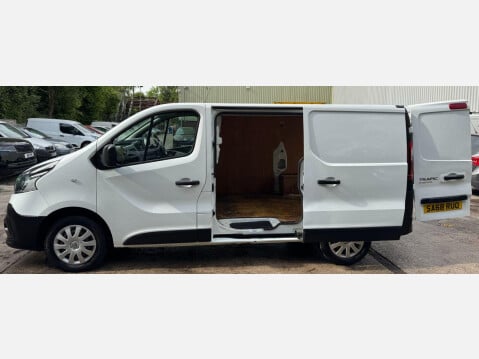 Renault Trafic 1.6 dCi 27 Business SWB Standard Roof Euro 6 5dr 21
