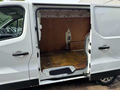 Renault Trafic 1.6 dCi 27 Business SWB Standard Roof Euro 6 5dr 22