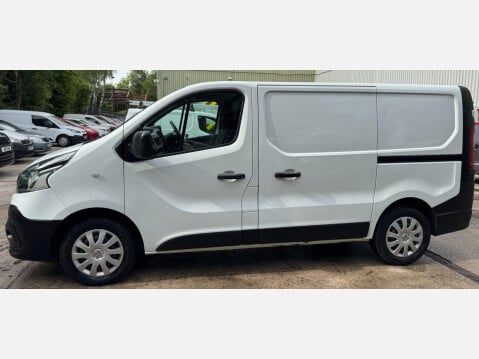 Renault Trafic 1.6 dCi 27 Business SWB Standard Roof Euro 6 5dr 23