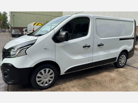 Renault Trafic 1.6 dCi 27 Business SWB Standard Roof Euro 6 5dr 24