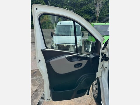 Renault Trafic 1.6 dCi 27 Business SWB Standard Roof Euro 6 5dr 38
