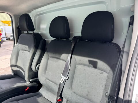 Renault Trafic 1.6 dCi 27 Business SWB Standard Roof Euro 6 5dr 40