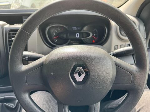 Renault Trafic 1.6 dCi 27 Business SWB Standard Roof Euro 6 5dr 31