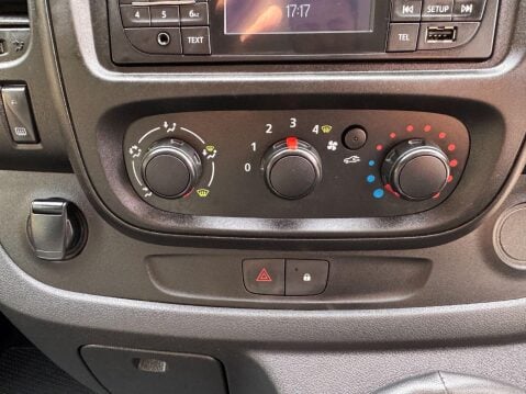 Renault Trafic 1.6 dCi 27 Business SWB Standard Roof Euro 6 5dr 37