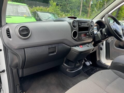 Citroen Berlingo E 635 LX CVT FWD L1 H1 5dr 26