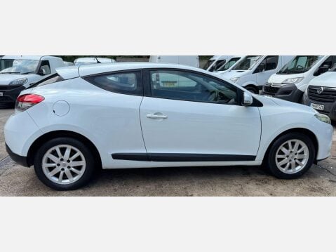 Renault Megane 1.6 16V Expression Euro 5 3dr 7