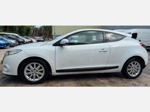 Renault Megane 1.6 16V Expression Euro 5 3dr 17