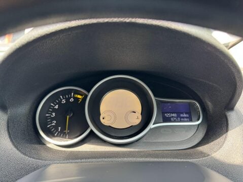 Renault Megane 1.6 16V Expression Euro 5 3dr 27