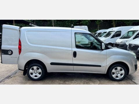 Vauxhall Combo 1.3 CDTi 2000 16v Sportive FWD L1 H1 3dr 9