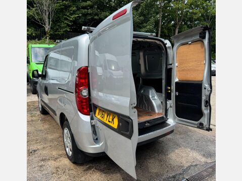 Vauxhall Combo 1.3 CDTi 2000 16v Sportive FWD L1 H1 3dr 18