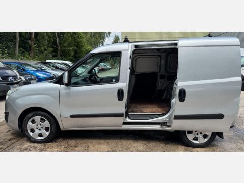 Vauxhall Combo 1.3 CDTi 2000 16v Sportive FWD L1 H1 3dr 26