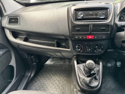 Vauxhall Combo 1.3 CDTi 2000 16v Sportive FWD L1 H1 3dr 43