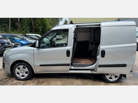 Vauxhall Combo 1.3 CDTi 2000 16v Sportive FWD L1 H1 3dr 26