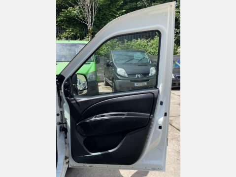 Vauxhall Combo 1.3 CDTi 2000 ecoFLEX 16v FWD L1 H1 (s/s) 3dr 28