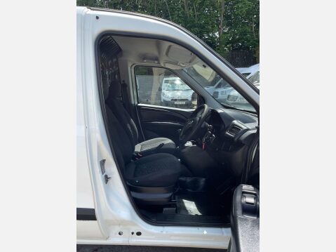 Vauxhall Combo 1.3 CDTi 2000 ecoFLEX 16v FWD L1 H1 (s/s) 3dr 29