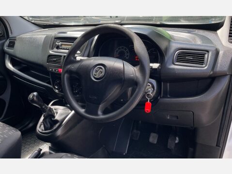 Vauxhall Combo 1.3 CDTi 2000 ecoFLEX 16v FWD L1 H1 (s/s) 3dr 31