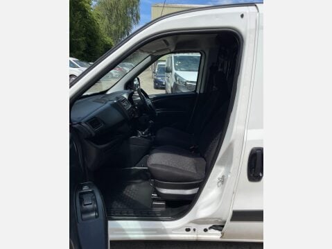Vauxhall Combo 1.3 CDTi 2000 ecoFLEX 16v FWD L1 H1 (s/s) 3dr 38