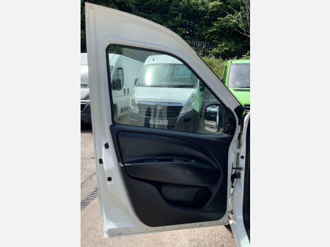 Vauxhall Combo 1.3 CDTi 2000 ecoFLEX 16v FWD L1 H1 (s/s) 3dr 37