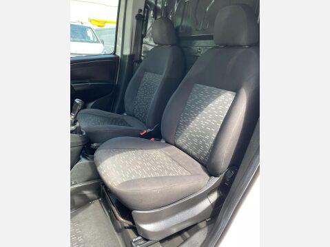Vauxhall Combo 1.3 CDTi 2000 ecoFLEX 16v FWD L1 H1 (s/s) 3dr 39