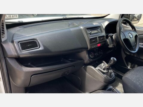 Vauxhall Combo 1.3 CDTi 2000 ecoFLEX 16v FWD L1 H1 (s/s) 3dr 40