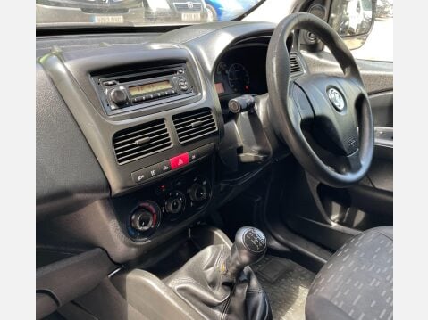 Vauxhall Combo 1.3 CDTi 2000 ecoFLEX 16v FWD L1 H1 (s/s) 3dr 41