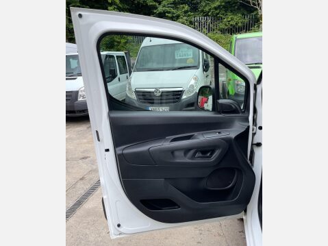 Vauxhall Combo 1.6 Turbo D 2300 Sportive L1 H1 Euro 6 (s/s) 4dr 35