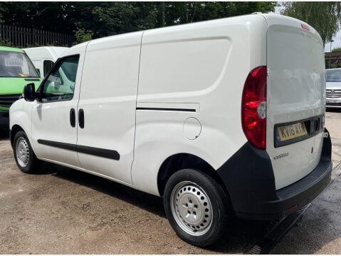 Vauxhall Combo L2H1 2300 S/S 9