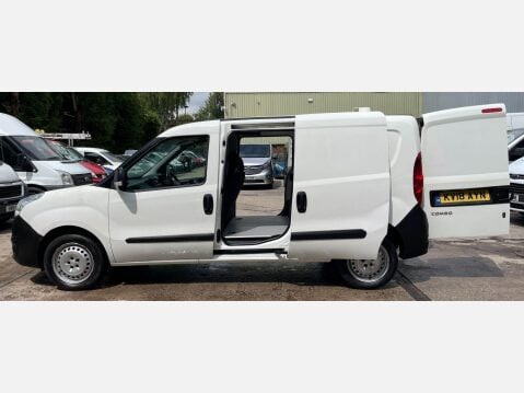 Vauxhall Combo L2H1 2300 S/S 19