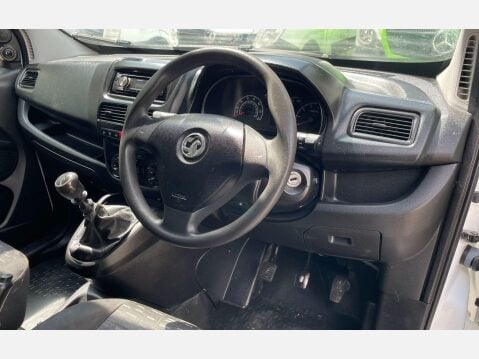 Vauxhall Combo L2H1 2300 S/S 22