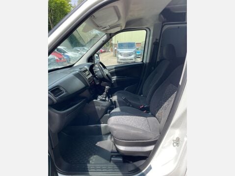 Vauxhall Combo L2H1 2300 S/S 31