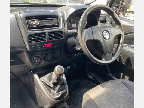 Vauxhall Combo L2H1 2300 S/S 32