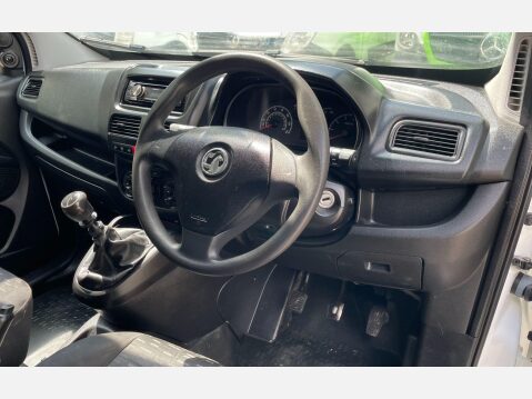 Vauxhall Combo L2H1 2300 S/S 24