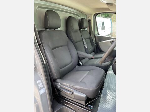 Renault Trafic 1.6 dCi ENERGY 27 Business+ SWB Standard Roof Euro 5 (s/s) 5dr 23