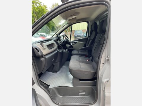 Renault Trafic 1.6 dCi ENERGY 27 Business+ SWB Standard Roof Euro 5 (s/s) 5dr 32