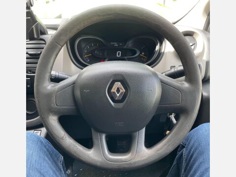 Renault Trafic 1.6 dCi ENERGY 27 Business+ SWB Standard Roof Euro 5 (s/s) 5dr 26