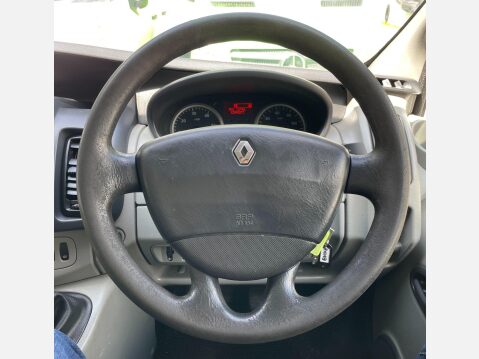 Renault Trafic 2.0 dCi LL29 L3 H1 4dr 26