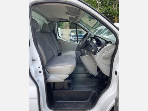 Renault Trafic 2.0 dCi LL29 L3 H1 4dr 23