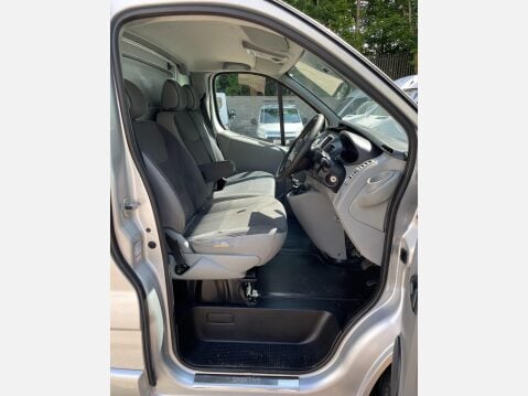 Vauxhall Vivaro 2.0 2900 CDTi Sportive FWD L3 4dr 18