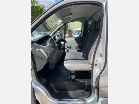 Vauxhall Vivaro 2.0 2900 CDTi Sportive FWD L3 4dr 27